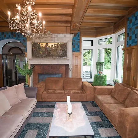 Luxury Estate With Pool & Spa, Cleaning Included 度假居 *