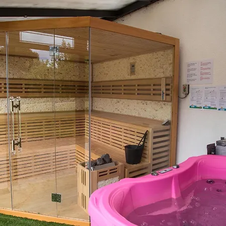 度假居 Luxury Estate With Pool & Spa, Cleaning Included *